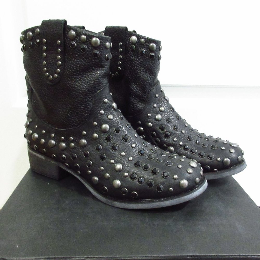 Mia Limited Edition Buullet studded boots 7M Black